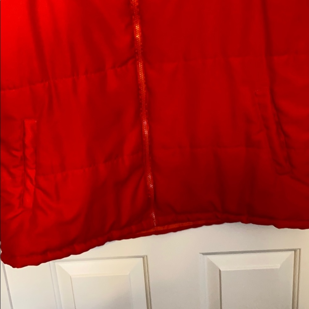 Red Vest - Picture 5 of 6